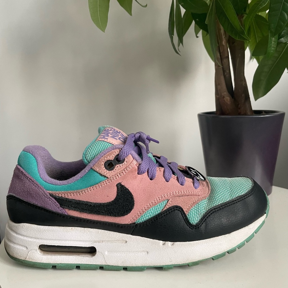 Women Size 8.5 Nike Air Max 1
Have a Nike Day Shoes Boy 7Y